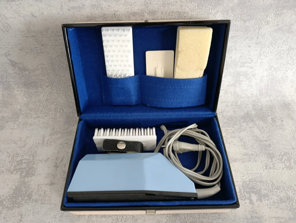 Starý východoněmecký masážní strojek DDR MA 1-G AKA Electric
