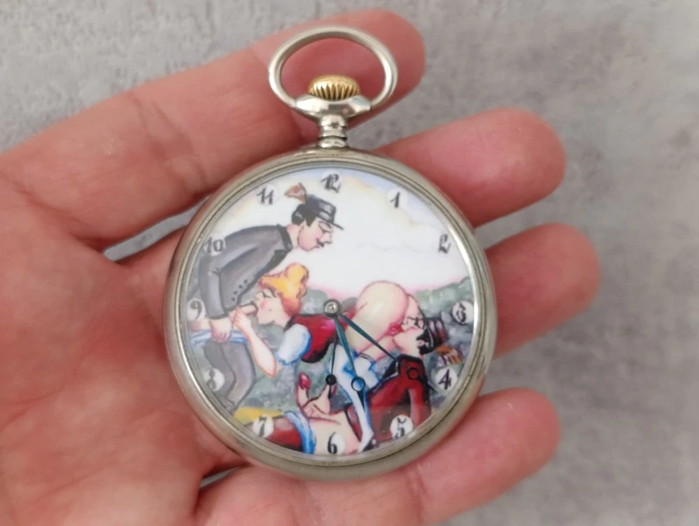 Historické kapesni hodinky DOXA s erotickým motivem