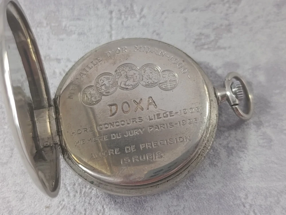 Starožitné kapesní hodinky DOXA erotický motiv