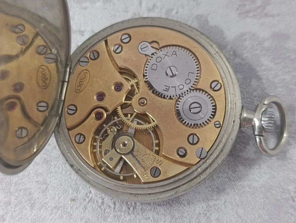 Starožitné kapesní hodinky DOXA erotický motiv